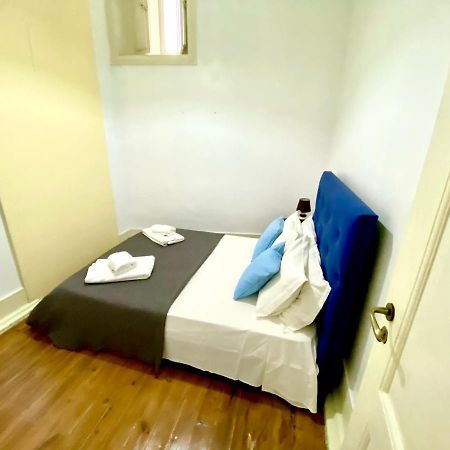 Relax Chiado 3 - Cute Little Double Room With Shared Bathroom Лиссабон Экстерьер фото